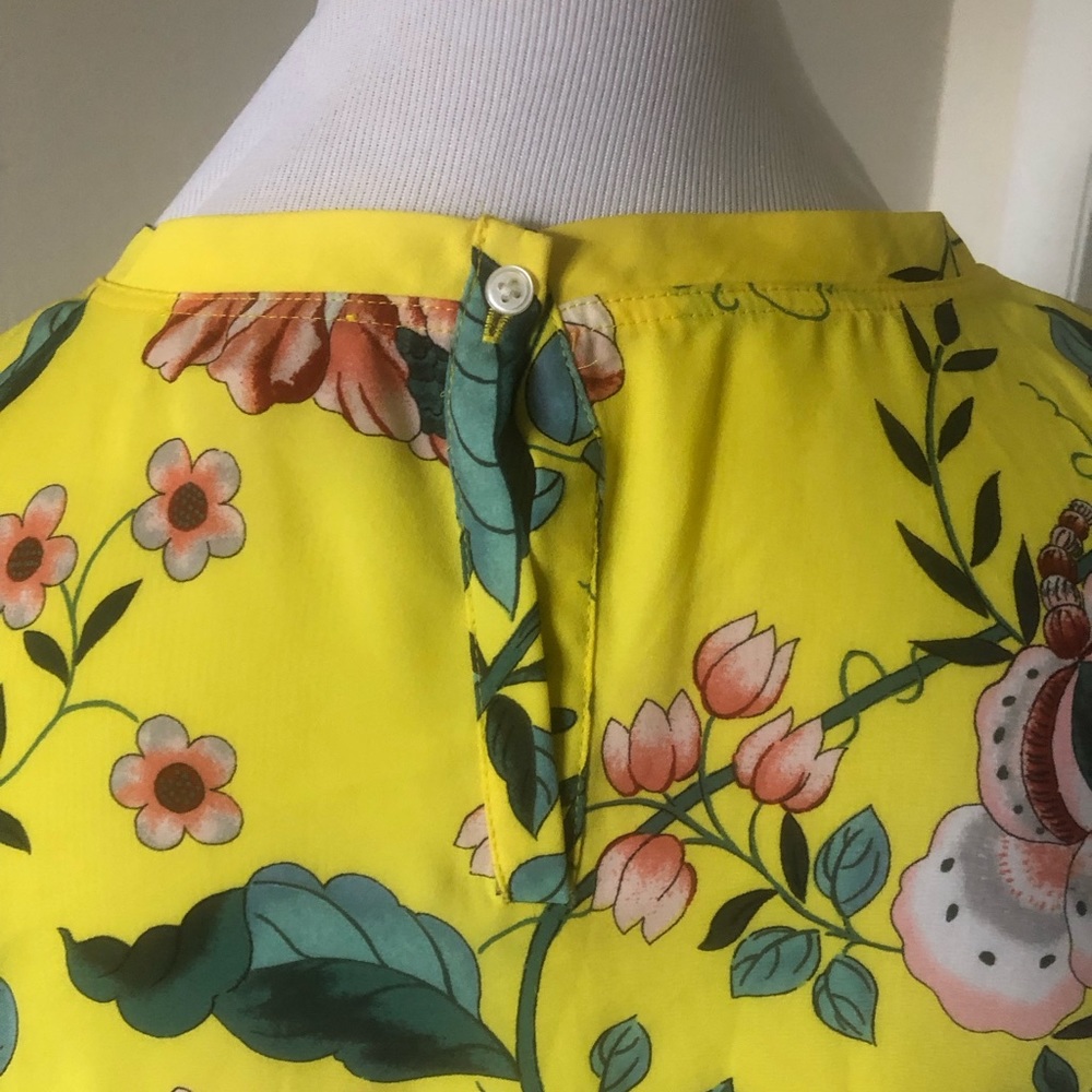Loft Floral Top Size M Petite - Picture 6 of 9